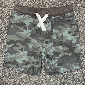 ✨sold✨Cat & Jack Camo shorts - 12m